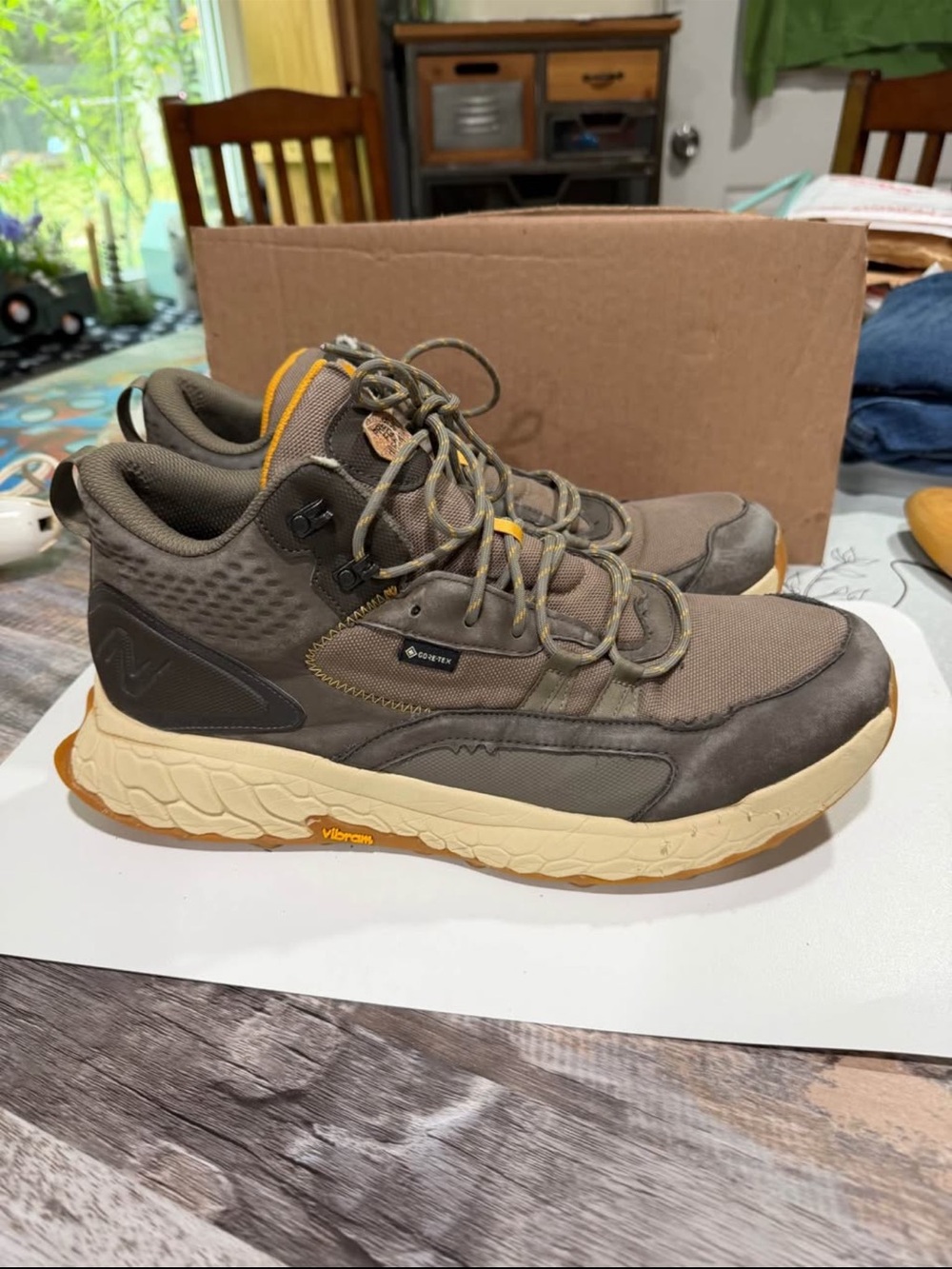New Balance Men's Size 11 Olive Green and Cream Waterproof Trail Boots